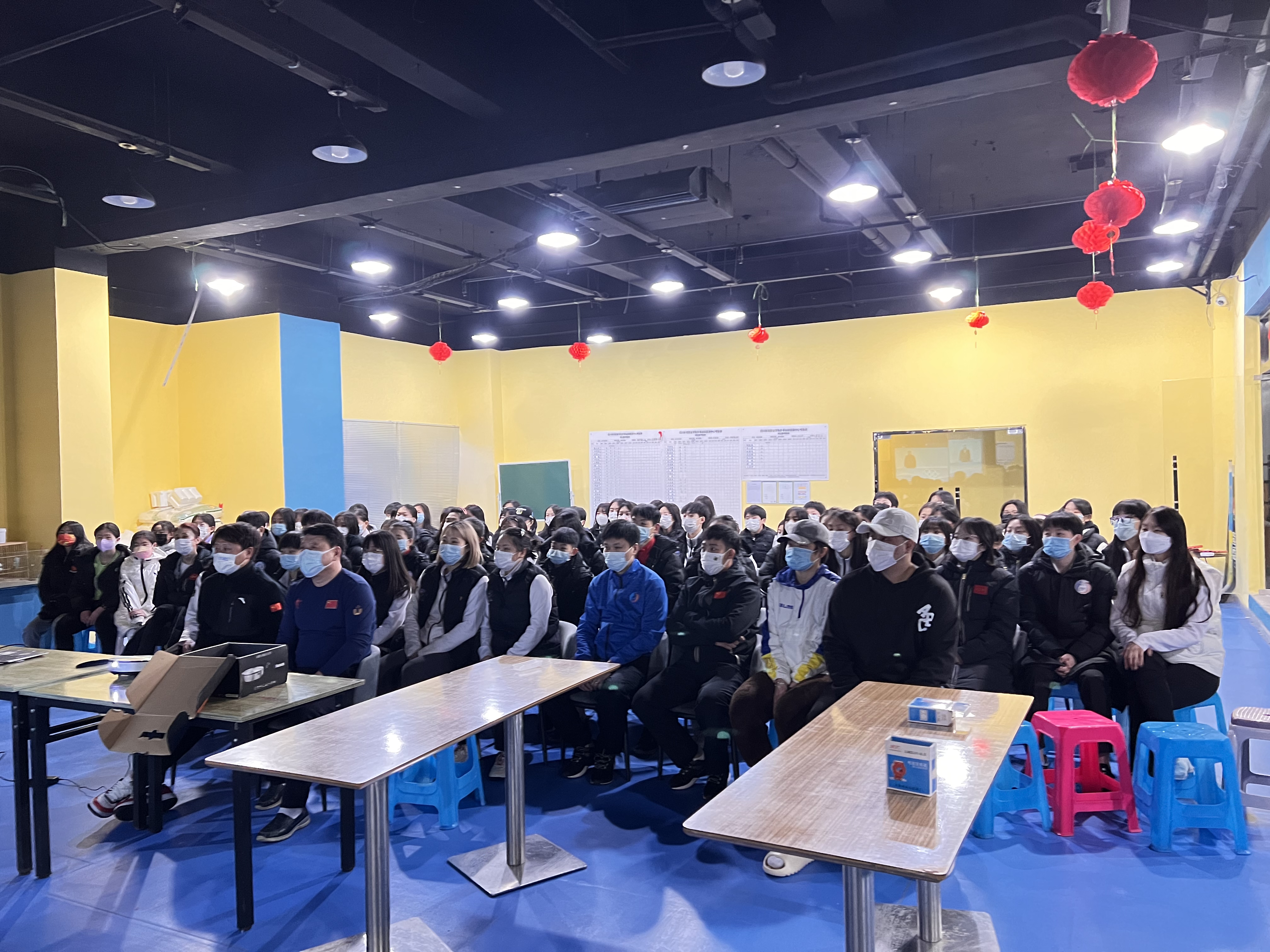 四川女子冰球队及四川冰舞队2.jpg